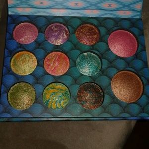 Nwt Wild & Alluring baked eyeshadow